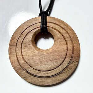 🧚🏻‍♀️ Scandinavian Modern Style Wooden Pendant Necklace Minimalist Design